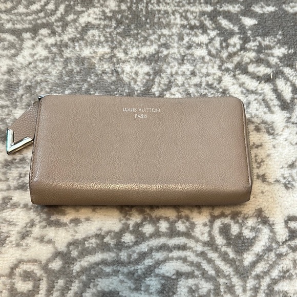 Louis Vuitton Comet Galle Zippy Wallet - Picture 1 of 14